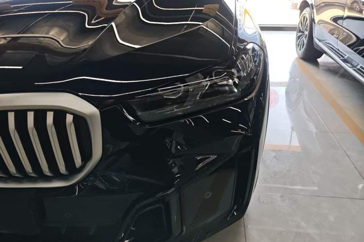 Used BMW X5 2025 Model, xDrive 30Li Prestige M Sport Night Package
