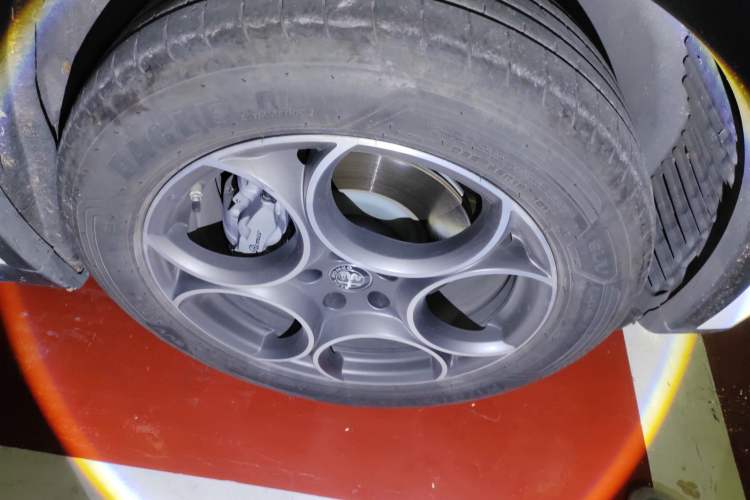 Used Alfa Romeo Stelvio 2023 2.0T 280HP Sprint Zongqing Version Right Front Wheel Hub