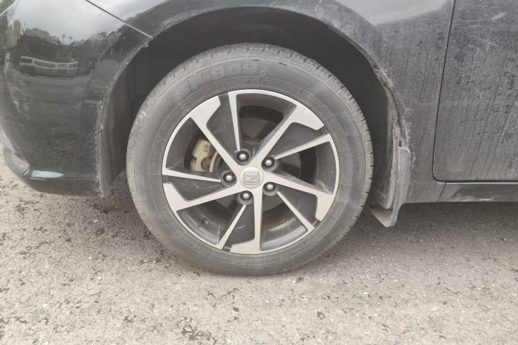 Used Zotye Z300 2014 1.5L Urban Edition Manual Luxury Model Left Front Wheel Hub