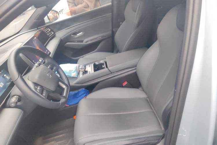 Used BYD Qin L 2025 DM-i Smart Drive 80KM Leading Model
