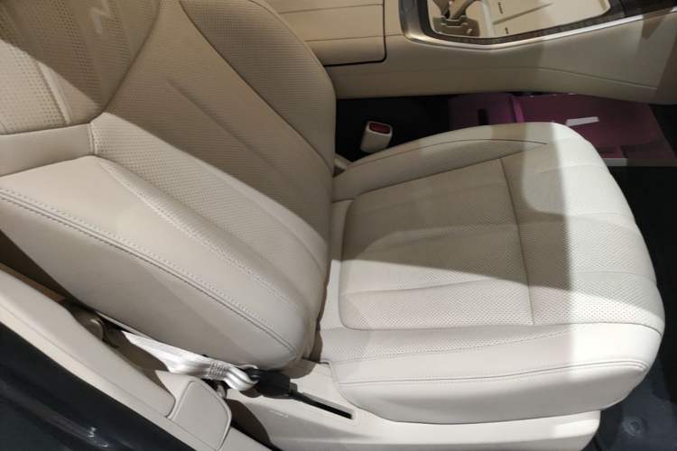 Used ONVO Luxeed L90 2025 Model—Ultra Six-Seater Version
