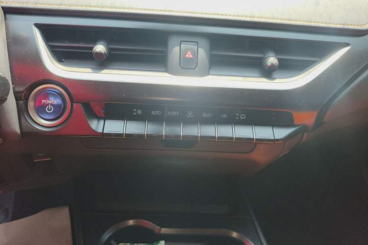 Used Lexus UX 2020 260h Explore & Adventure Edition Audio And AC Panel