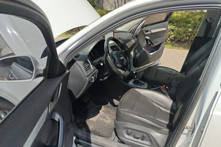 Used Audi Q3 2016 30 TFSI Collector's Edition Comfort Model
