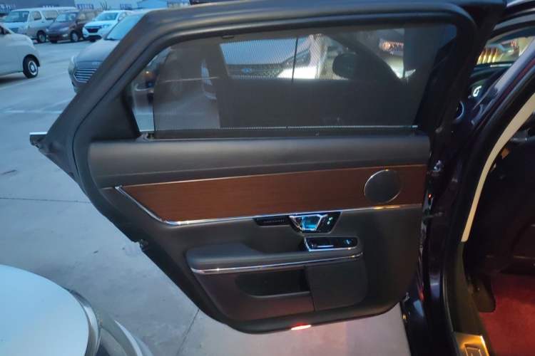 Used Jaguar XJ 2016 XJL 2.0T Two-Wheel-Drive Elegant Business Edition
