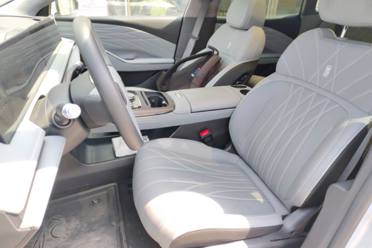 Used Geely Galaxy E8 2025 700 km Long-Range Intelligent Driving Version Left Front Seat