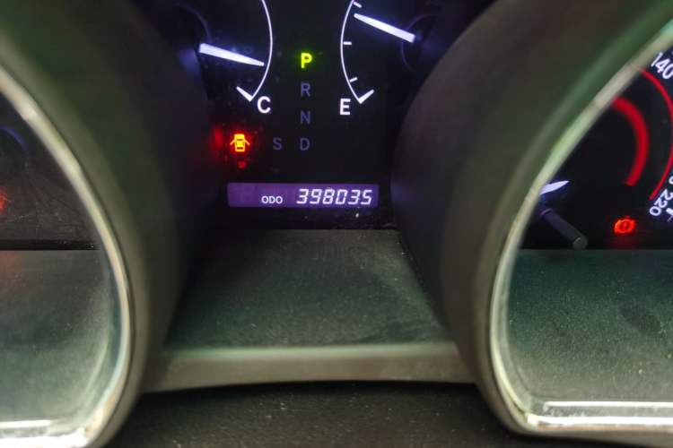 Used Toyota Highlander 2012 2.7L Two-Wheel Drive 7-Seater Elite Edition Odometer Close Up