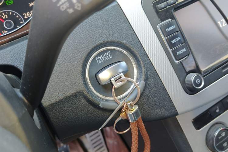 Used Volkswagen Magotan 2015 Revised Version 2.0 TSI Prestige Edition Vehicle Key