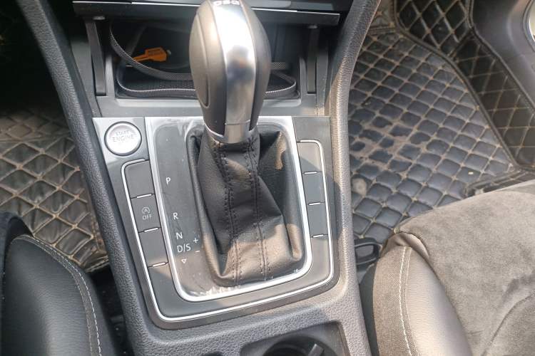 Used Volkswagen Golf 2020 280TSI DSG Luxury Edition Gear Lever