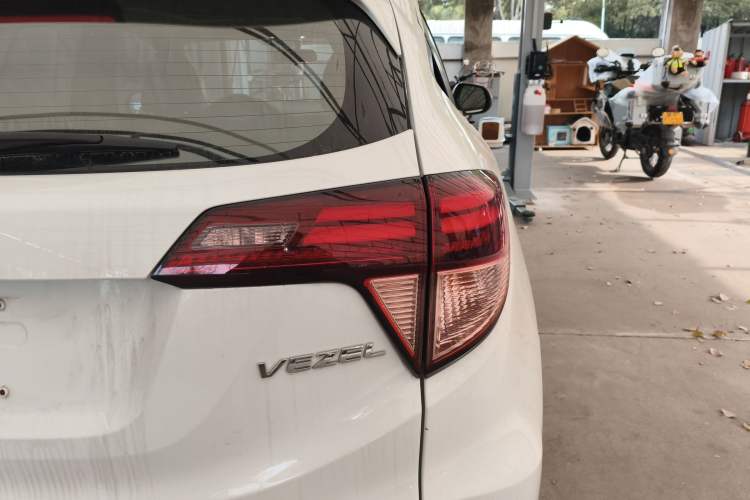 Used Honda Vezel 2017 1.8L CVT Front-Wheel Drive Pioneer Edition