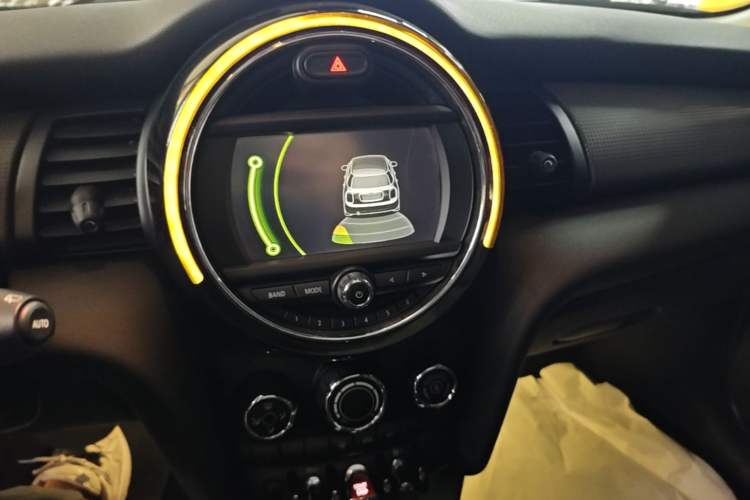 Used MINI 2015 1.5T COOPER Fun Five-Door Edition
