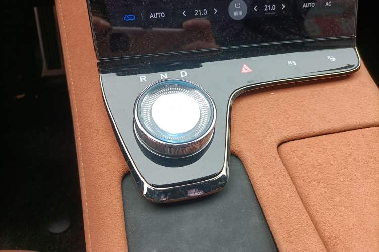 Used VOYAH PASSION 2024 PHEV Four-Wheel Drive Ultra-Long Range Executive Edition Gear Lever