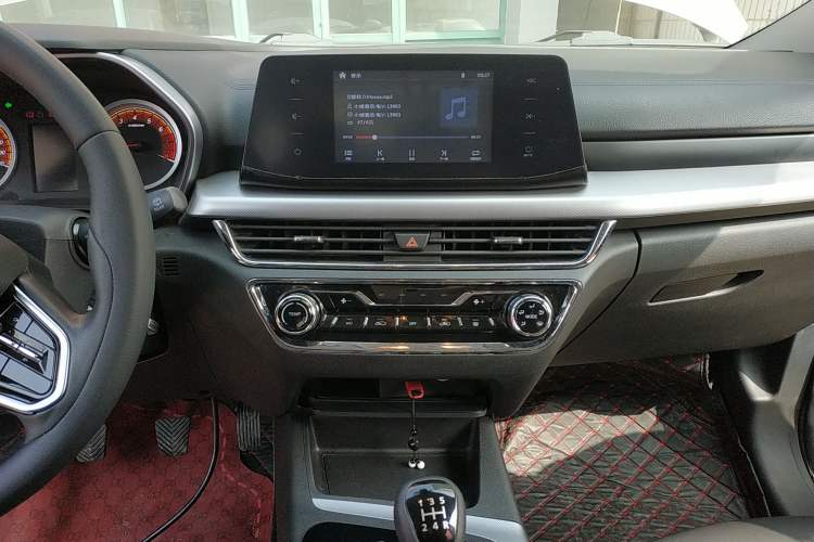 Used Soueast DX5 2019 1.5L Manual Luxury Version Audio And AC Panel