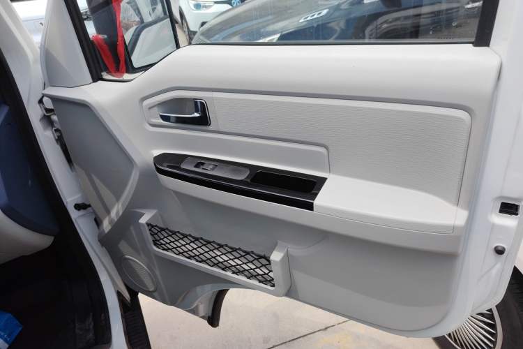 Used SRM New Energy E3L 2024 Standard 6-Seater Bus
