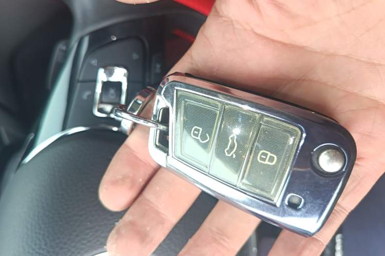 Used Volkswagen Tiguan L 2017 330TSI Automatic Two-Wheel Drive Luxury Edition Vehicle Key