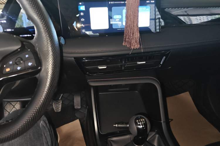 Used Roewe i5 2023 1.5L Manual Comfort Edition