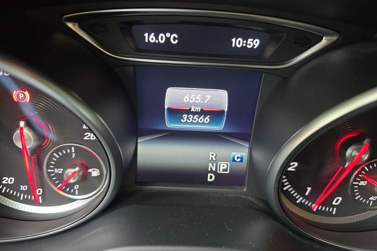 Used Mercedes-Benz GLA 2019 GLA 200 Fashion Model Odometer Close Up