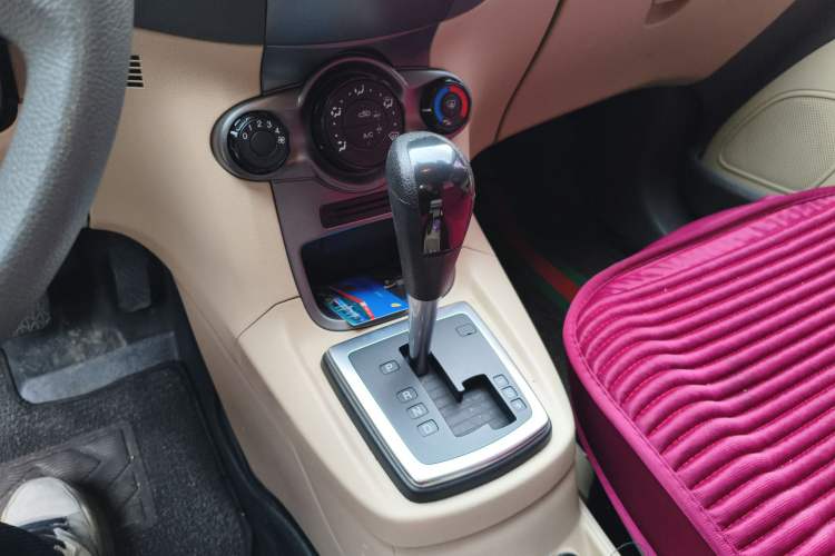 Used Ford Fiesta 2011 Hatchback 1.5L Automatic Fashion Edition
