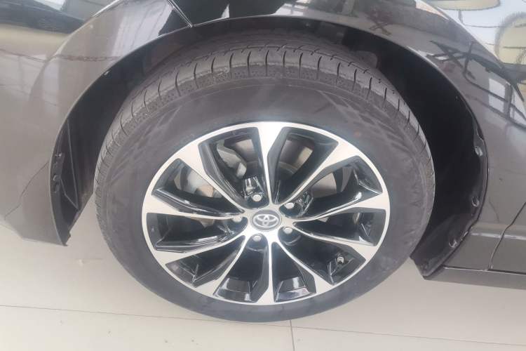 Used Toyota Avalon 2023 2.5L Luxury Edition Left Front Wheel Hub
