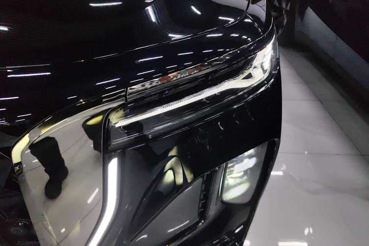 Used Hongqi H9 2025 2.0T Two-Wheel-Drive Flagship Private Enjoyment Style 5 Seats
