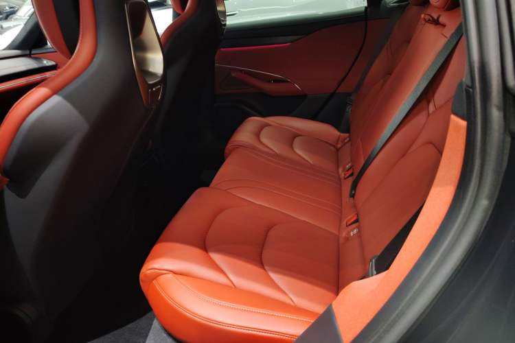 Used Xiaomi Auto SU7 2024 Four-Wheel Drive Ultra-Long Range Advanced Intelligent Driving Max Edition
