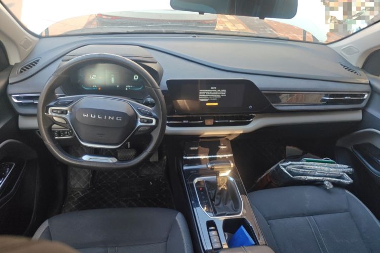 Used Wuling Victory 2020 1.5T CVT Elite Model Center Console