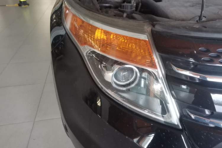 Used Ford Explorer 2013 3.5L Deluxe Model
