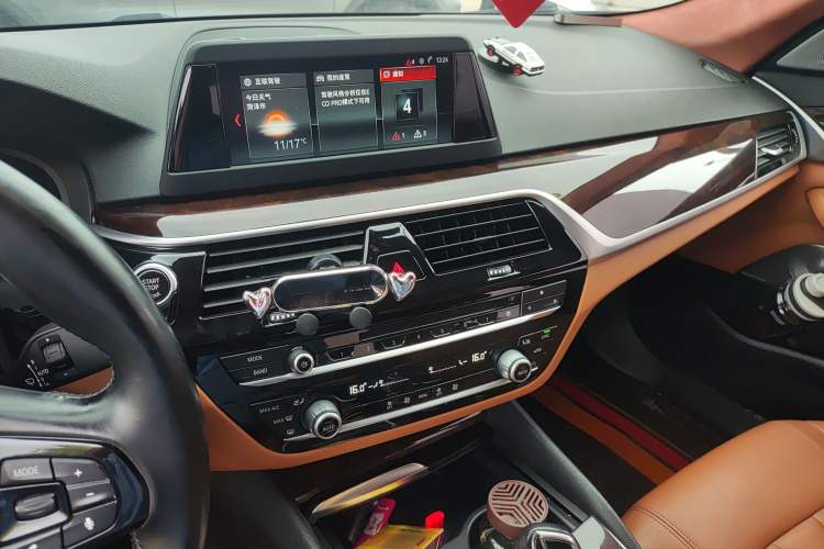 Used BMW 5 Series 2018 528Li Launch Special Edition Audio And AC Panel