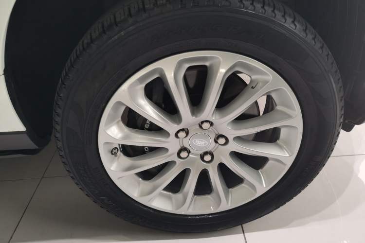 Used Land Rover Range 2018 3.0 SC V6 Vogue Extended-Length Model Right Front Wheel Hub