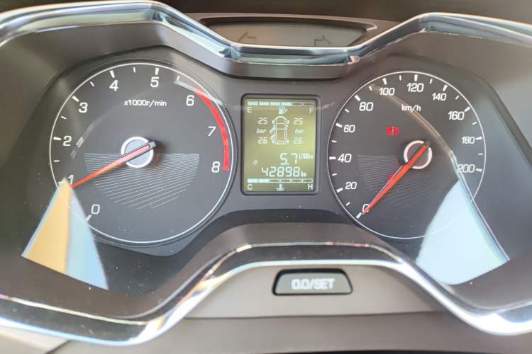 Used Baojun 310W 2017 1.5L Manual Fashion Model China V Odometer Close Up