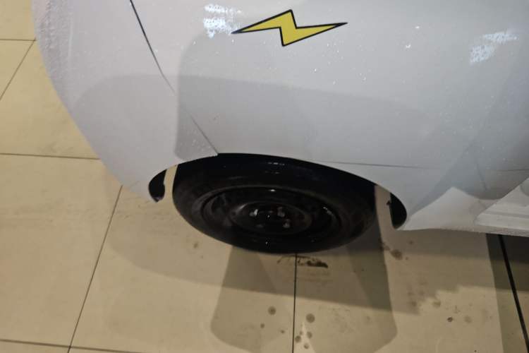 Used Chery New Energy QQ Ice Cream 2022 170km Sundae Phosphate Lithium-Ion Right Rear Wheel Hub