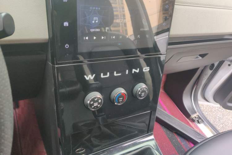 Used Wuling Zhengcheng 2021 1.5T Manual Comfort Version Audio And AC Panel