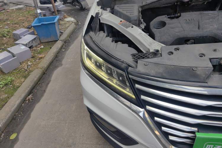 Used Roewe RX5 2019 20T Two-Wheel Drive Automatic 4G Connected Platinum Edition Right Front Headlight