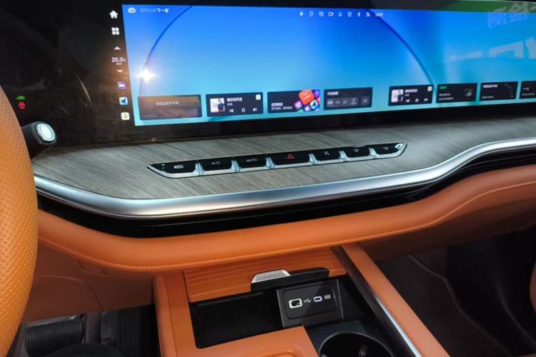 Used Wey Lanshan 2023 Four-Wheel Drive Ultra-Long Range Version Audio And AC Panel