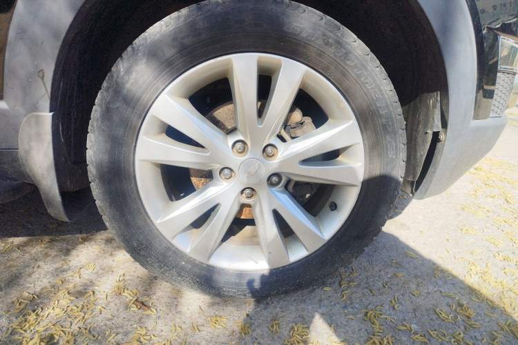 Used Chevrolet Captiva 2014 2.4L 4x4 Flagship Edition 7 Seats Right Front Wheel Hub