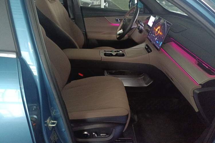 Used Chery Tiggo 8 PLUS C-DM 2025 1.5T 116 km Prestige Version 5 Seats