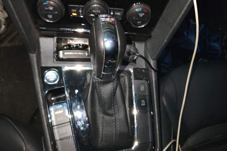 Used Volkswagen Lamando 2019 280TSI DSG Comfort Edition China VI standard Gear Lever