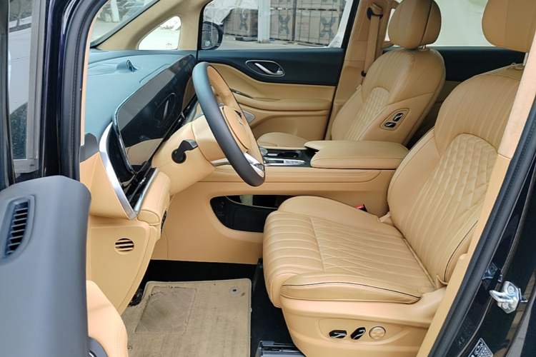 Used VOYAH Dream 2024 PHEV Ultra-Long Range Flagship Edition
