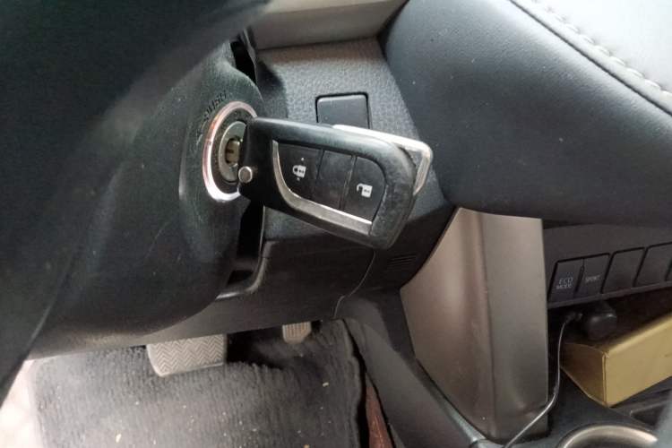 Used Toyota RAV4 2015 2.0L CVT Two-Wheel Drive Fashion Edition
