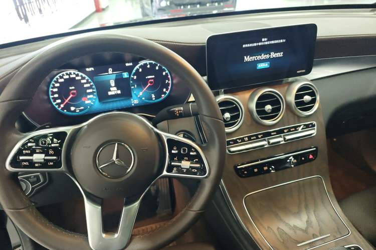 Used Mercedes-Benz GLC 2020 Facelift GLC 260 L 4MATIC Luxury Edition
