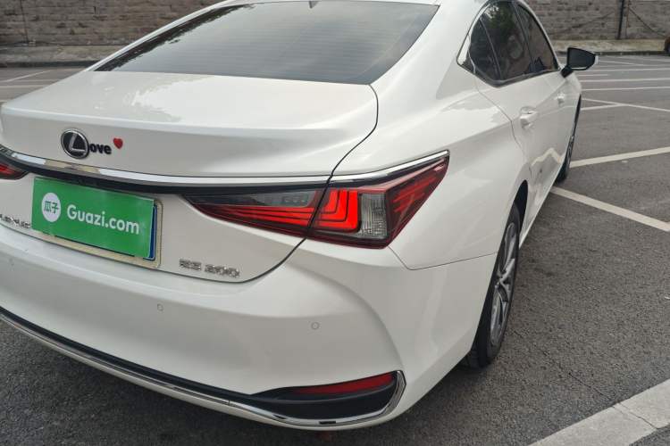 Used Lexus ES 2023 200 Excellence Edition
