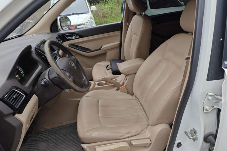 Used Baojun 730 2014 1.5L manual Comfort version 7 seats
