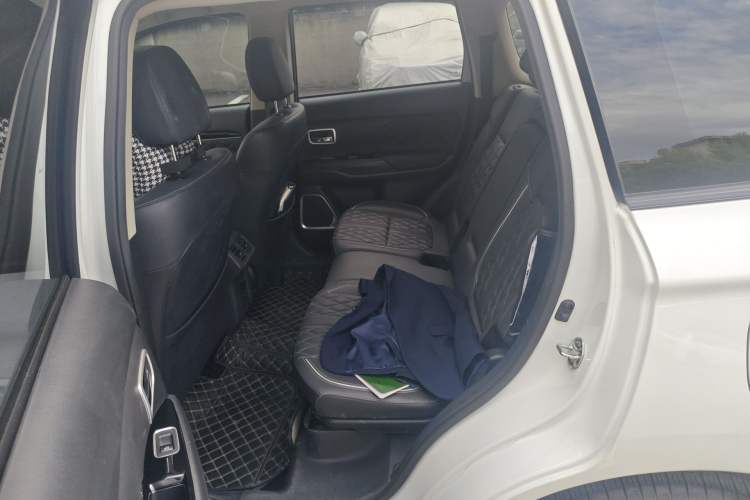 Used Mitsubishi Outlander 2021 2.0L Two-Wheel Drive Comfort Edition 5 Seats Left Rear Seat