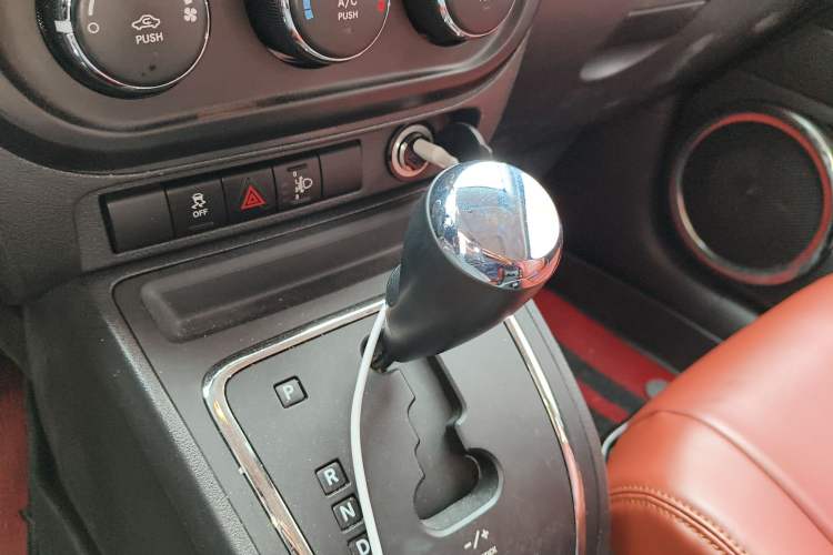 Used Jeep Compass 2014 Revised Version 2.0L Two-Wheel Drive Entry-Level Edition Gear Lever