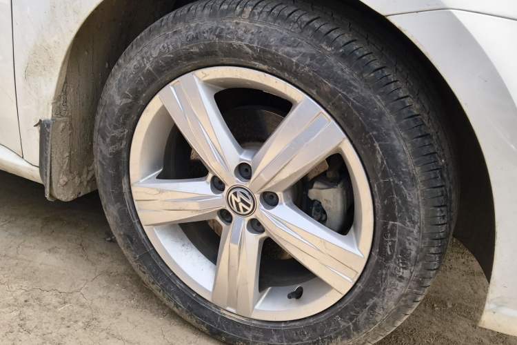 Used Volkswagen Lavida 2017 1.6L Manual Fashion Edition
