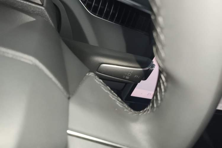 Used XPeng MONA M03 2024 620 with Ultra-Long Range Gear Lever