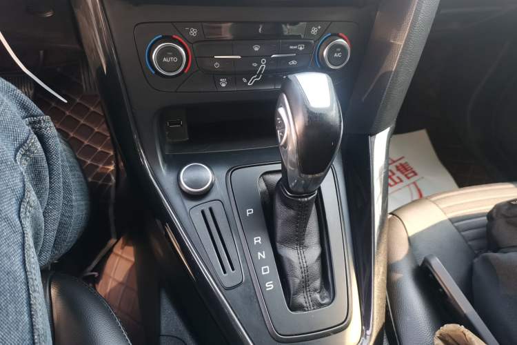 Used Ford Focus 2017 Sedan 1.6L Automatic Fashion Edition Smart Drive Version
