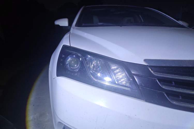 Used Geely Auto Emgrand 2015 Sedan 1.5L Manual - Top Trim Level Right Front Headlight