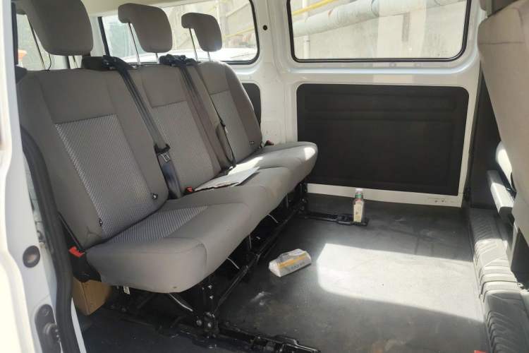 Used Ford Transit 2017 2.0T Gasoline Multi-Purpose Commercial Vehicle Mid-Drive Mid-Roof China V Standard