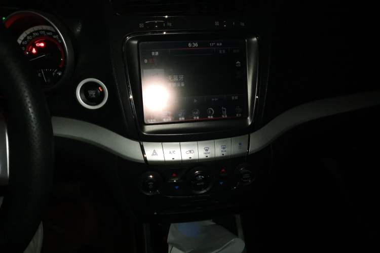 Used Dodge Journey 2013 2.4L Two-Wheel Drive Luxury Version