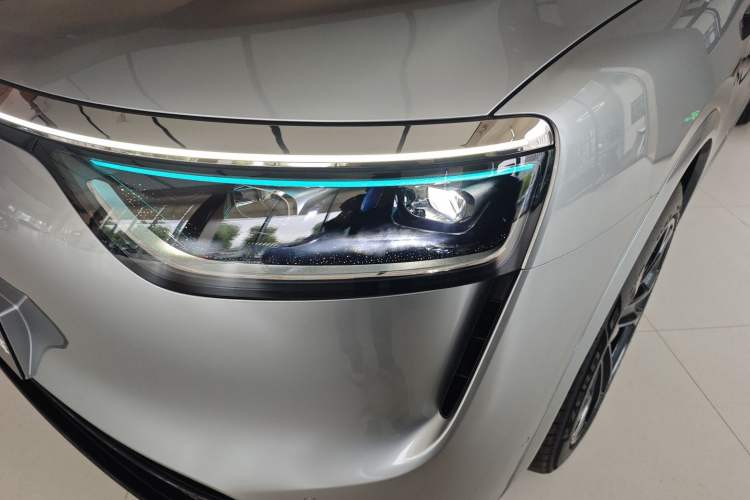 Used Hima AITO M8 2025 Extended-Range Ultra Version 53.4 kWh 5-Seater Edition Left Front Headlight